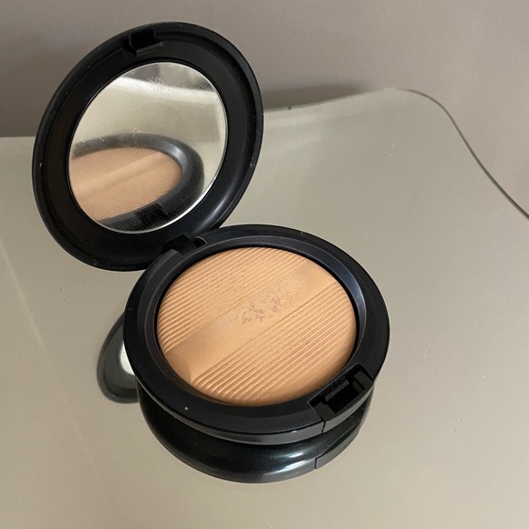 MAC sculpting powder - Picture 2 of 4